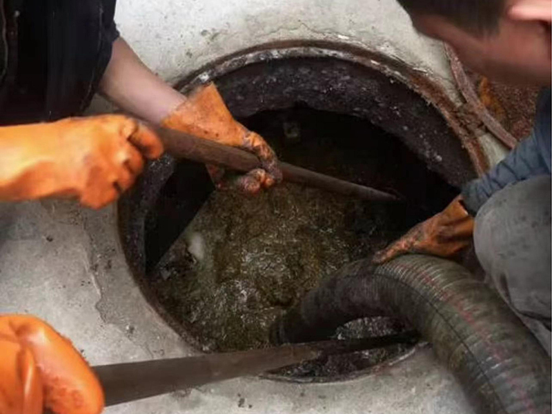 西林清理化粪池时如何避免沼气的危害?